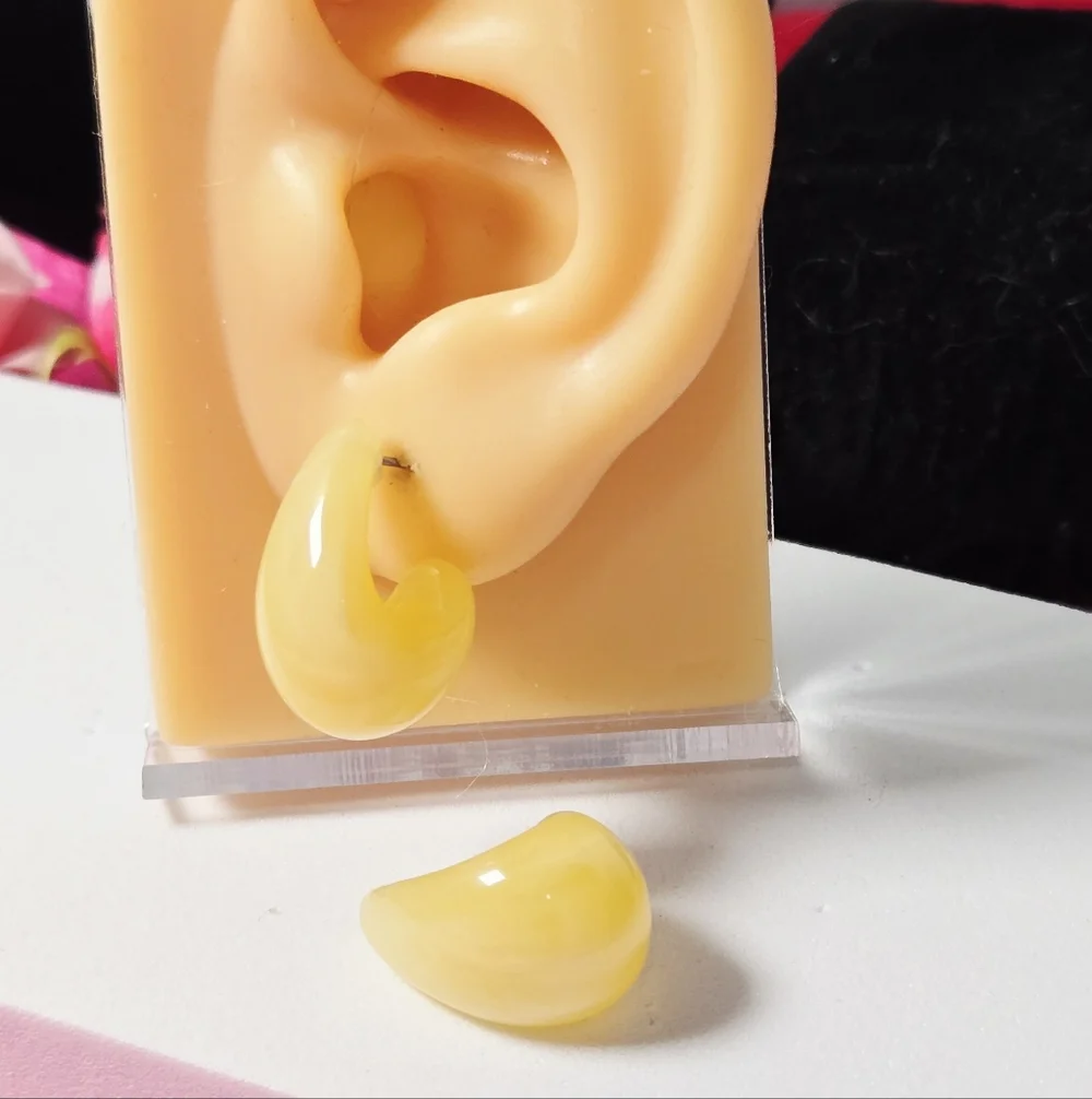 Butter Yellow Marbled Teardrop Dome Earrings Glossy Chunky C-Hoop Retro Studs